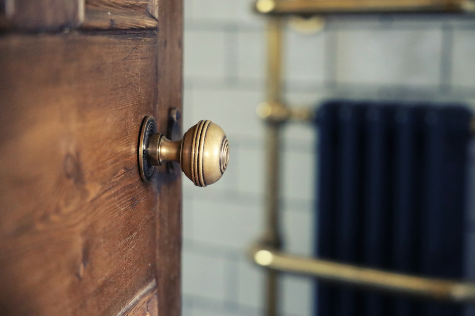 How do you clean oxidized door handles: super-easy guide